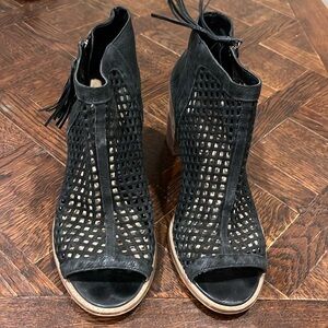 Vince Camuto Black leather mesh heeled booties